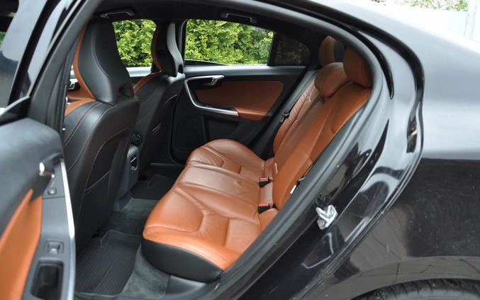 Volvo S60 cena 47800 przebieg: 207000, rok produkcji 2014 z Starachowice małe 529